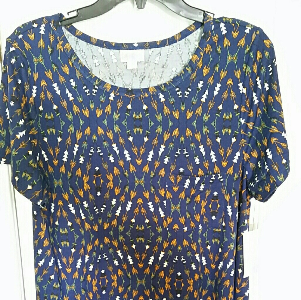 LULAROE XL CARLY W/ ARROWS